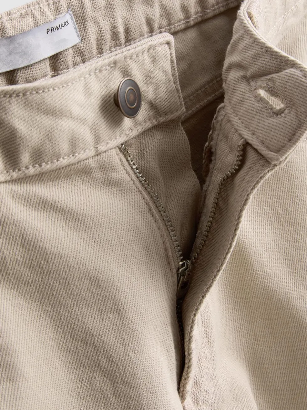 Kurze Jeans mit weitem Bein