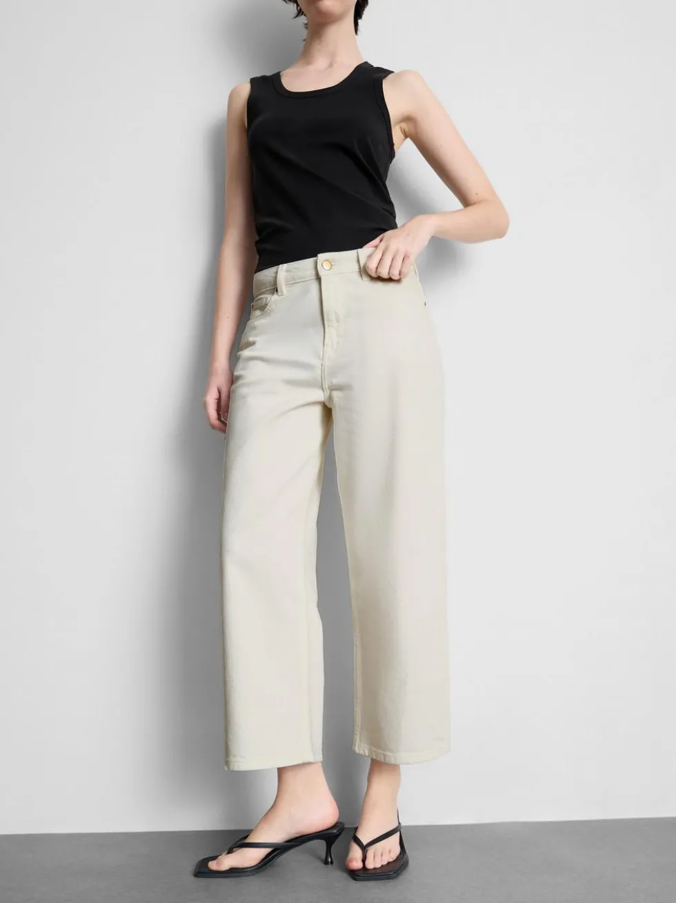 Kurze Jeans mit weitem Bein