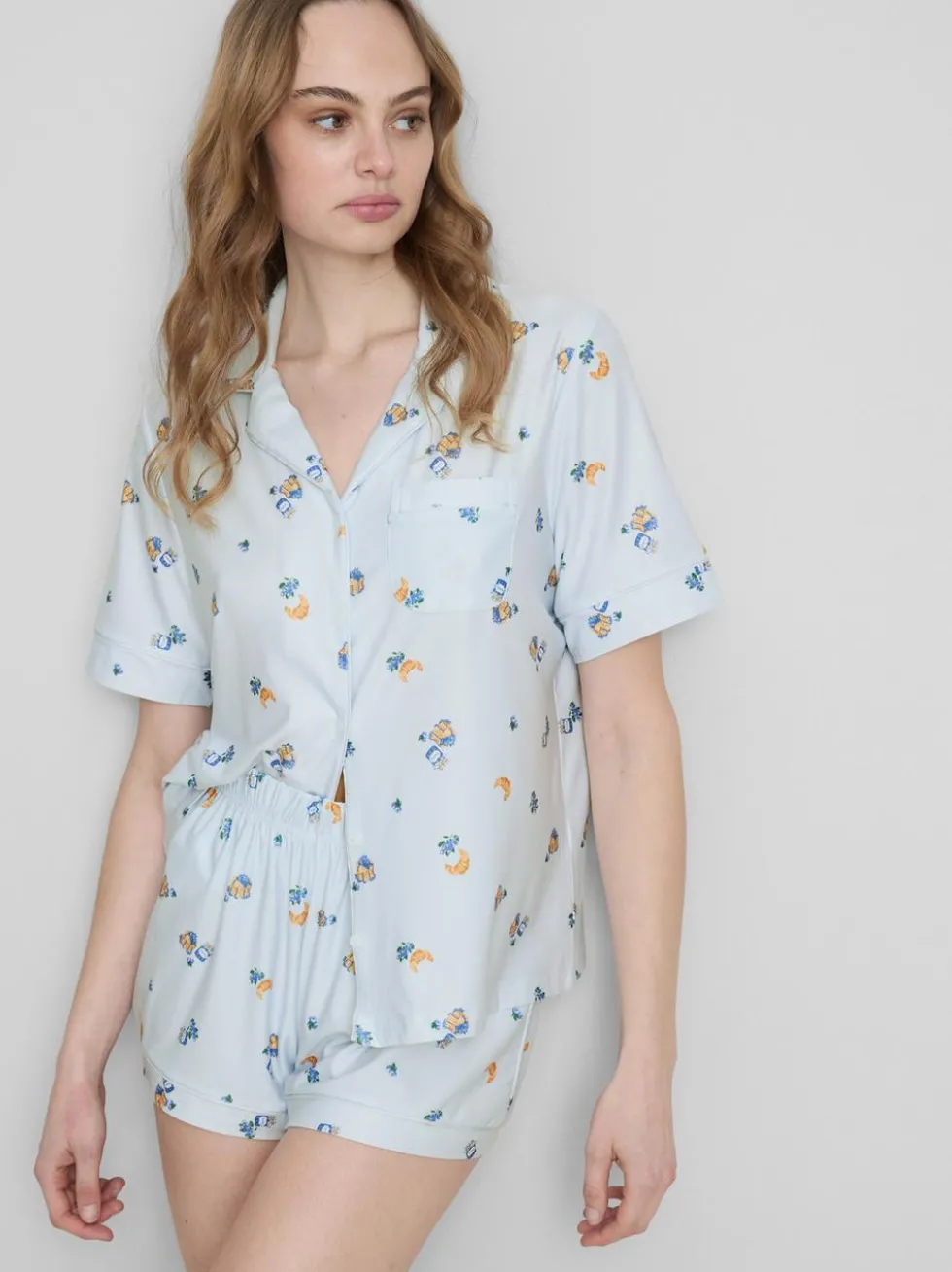 Kurzer Boyfriend-Schlafanzug mit Frühstücks-Print