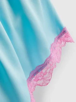 Kurze Schlafanzughose aus Satin und Spitze