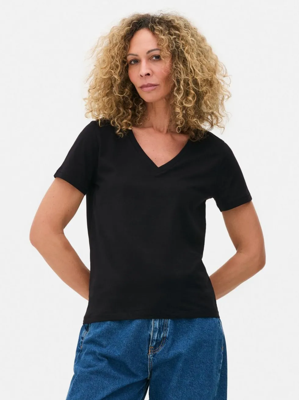 Kurzärmeliges Essential-T-Shirt mit V-Ausschnitt