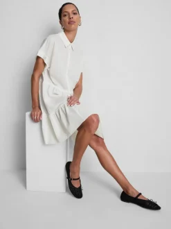 Kurzärmeliges, gestuftes Minikleid