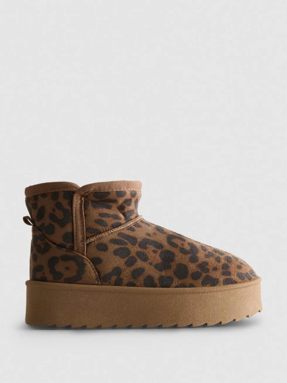 Kuschelige Stiefeletten mit Leopardenmuster und Plateau-Sohle