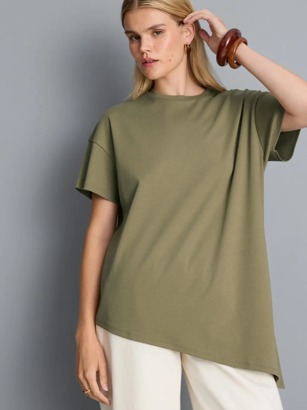 Langes, asymmetrisches Baumwoll-T-Shirt
