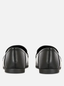 Loafer aus Kunstleder mit Schnalle
