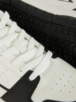 Low-Top-Sneaker