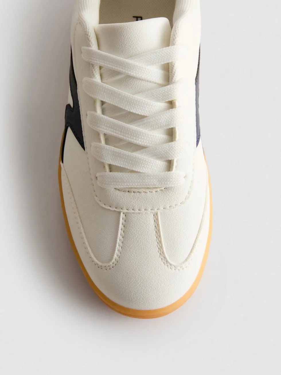 Low-Top-Sneaker mit Gummisohle