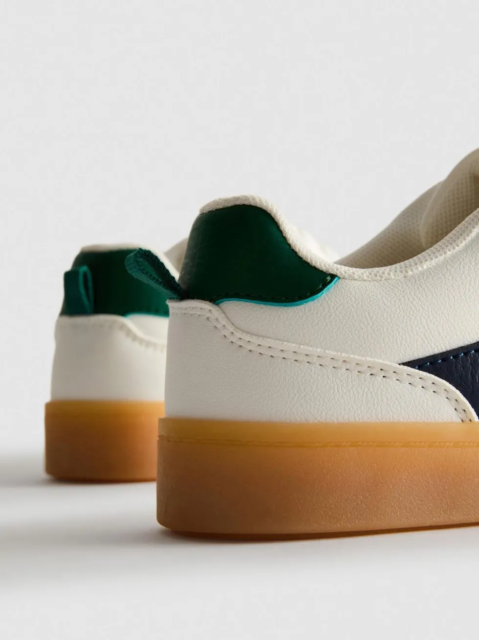 Low-Top-Sneaker mit Gummisohle
