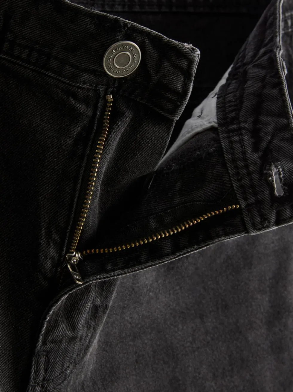 Lässige Jeans mit geradem Bein und mittlerer Leibhöhe