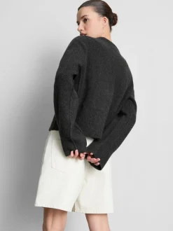 Lässiger, gestrickter Cardigan mit Rundhalsausschnitt