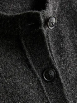 Lässiger, gestrickter Cardigan mit Rundhalsausschnitt