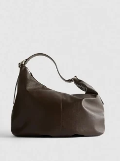 Lässige Schultertasche mit Zierringen