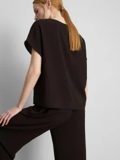 Lässiges Rundhalsshirt aus atmungsaktivem Stoff