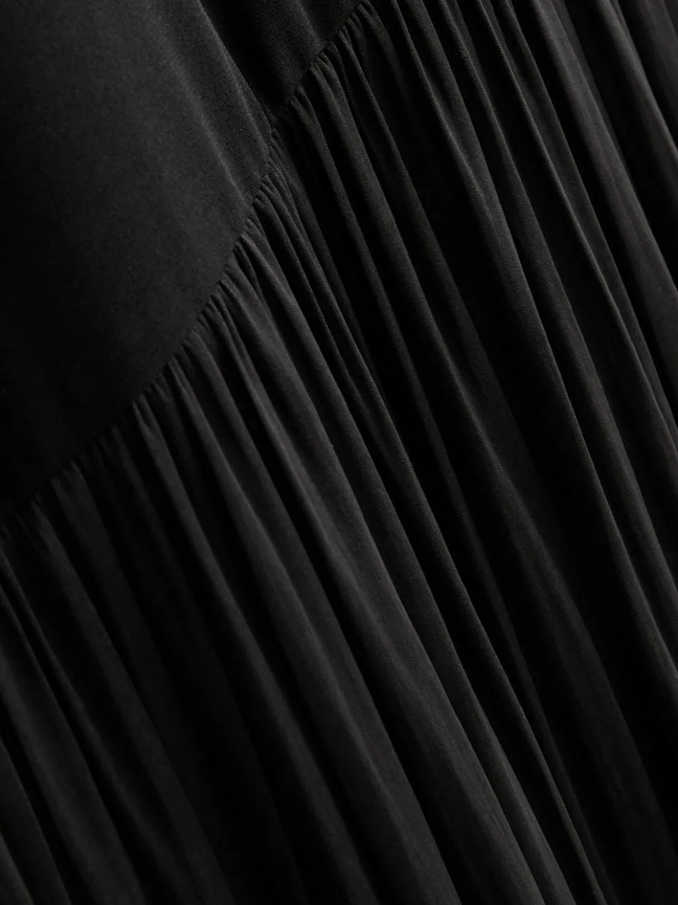 Midikleid mit tiefer Taille