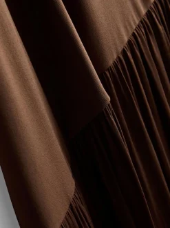 Midikleid mit tiefer Taille