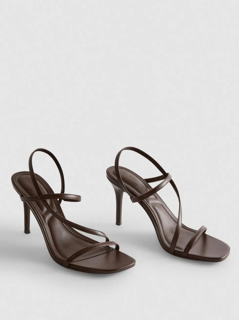 Minimalistische Sandalen mit Absatz