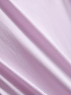 Negligé mit hohem Modalanteil und Spitzenbesatz
