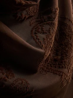 Netzstoff-Top mit Paisleymuster und Neckholder