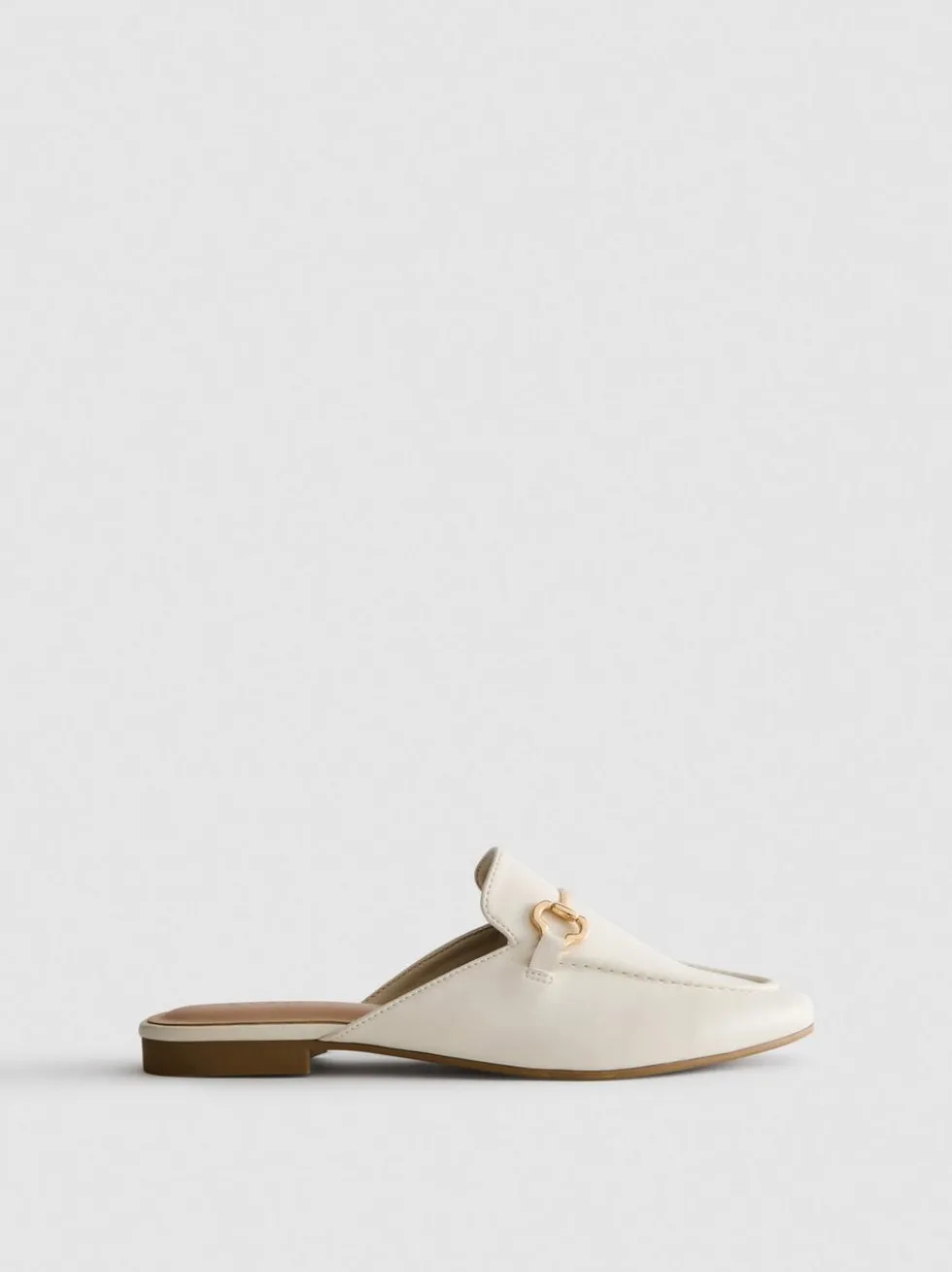 Offene Kunstleder-Loafer mit Trensen-Detail
