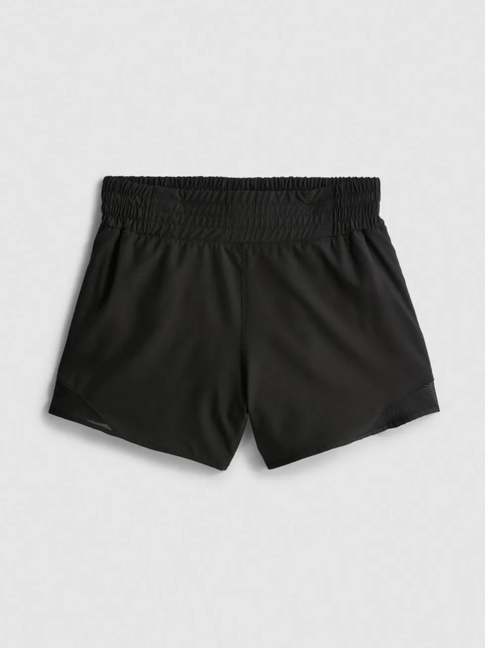 Performance-Shorts mit Netzeinsätzen