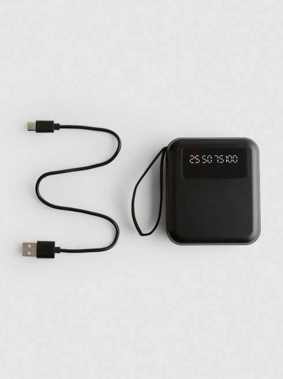 Powerbank mit integrierten Ladekabeln, 10 000 mAh
