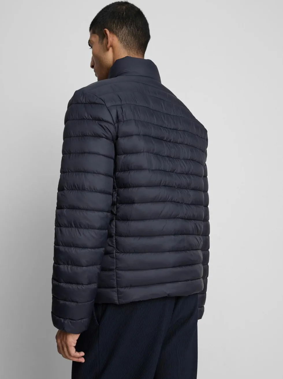 Pufferjacke mit Trichterkragen