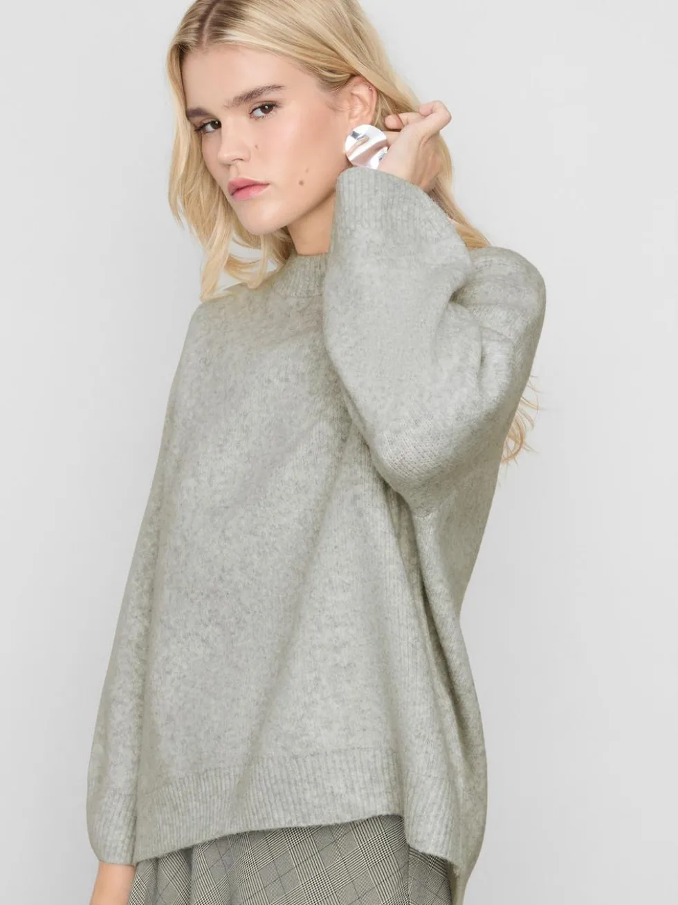 Pullover aus Wollgemisch mit Rundhalsausschnitt im Oversized-Look