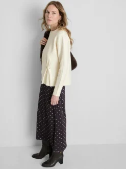 Pullover mit Brosche