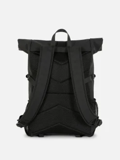 Rucksack mit eingerollter Öffnung