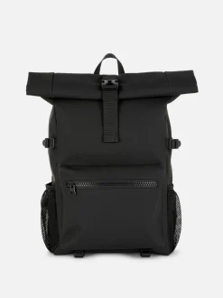 Rucksack mit eingerollter Öffnung