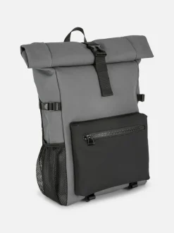Rucksack mit eingerollter Öffnung