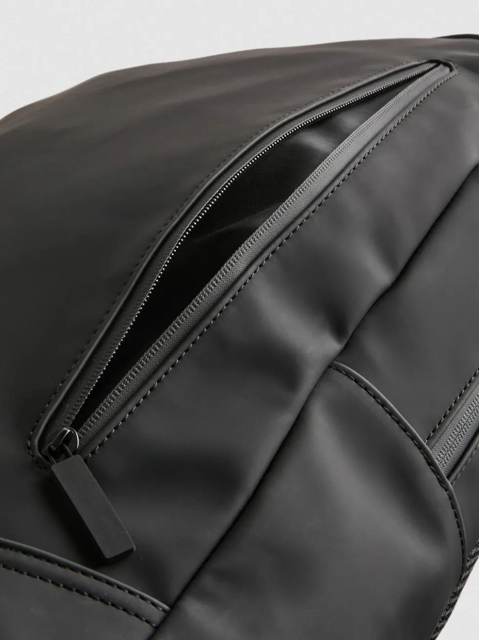 Rucksack mit Reißverschlussfach