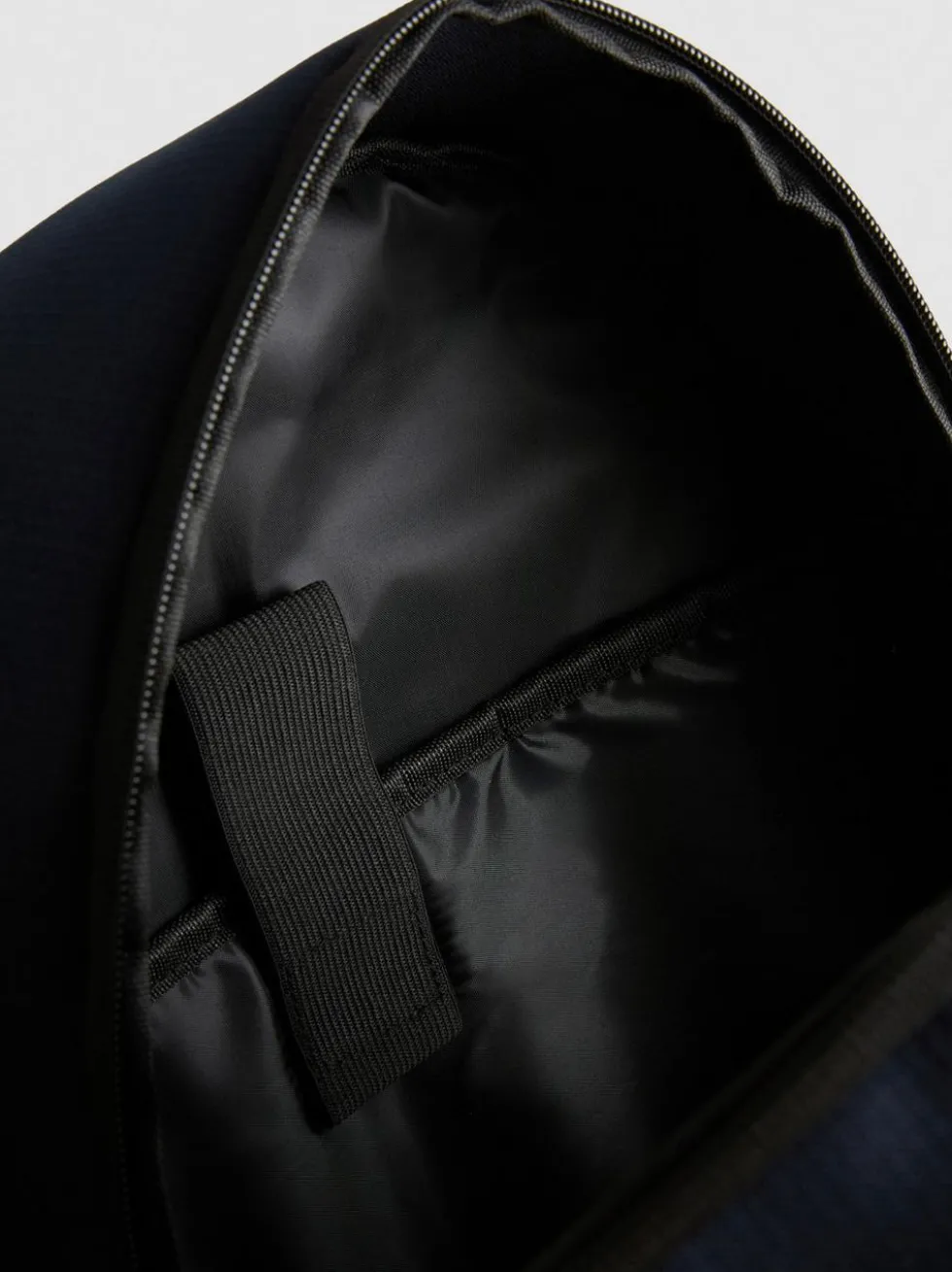 Rucksack mit Reißverschlussfach