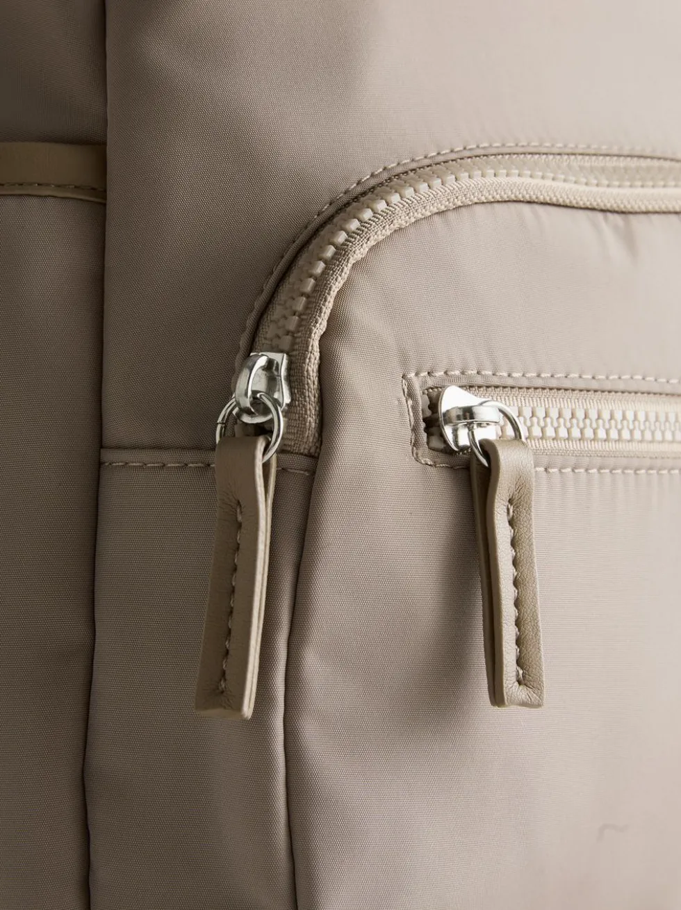 Rucksack mit Reißverschlussfach