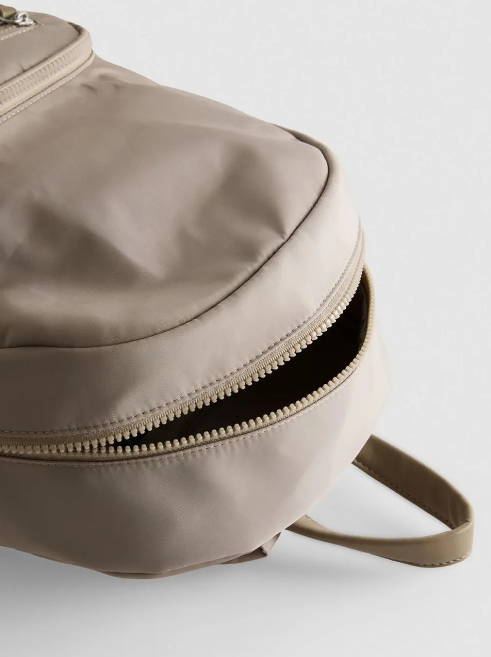 Rucksack mit Reißverschlussfach