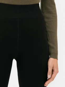 Samt-Leggings mit ausgestelltem Bein