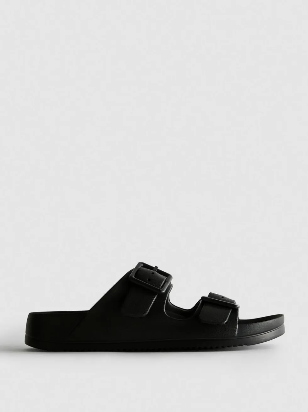 Sandalen mit Schnallenriemen und dicker Sohle