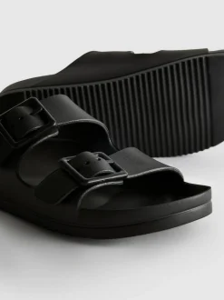 Sandalen mit Schnallenriemen und dicker Sohle