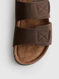 Sandalen mit zwei Riemen
