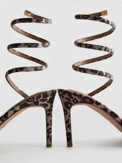 Sandaletten mit Spiralriemchen und Leopardenmuster