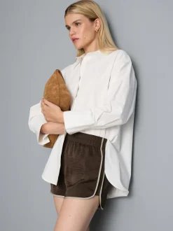 Satin-Laufshorts mit Paspelierung