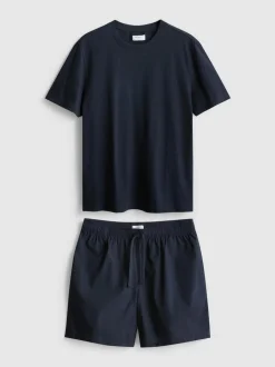 Schlafanzug mit T-Shirt und Shorts
