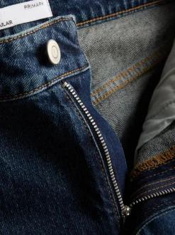 Schmal geschnittene Jeans mit geradem Bein