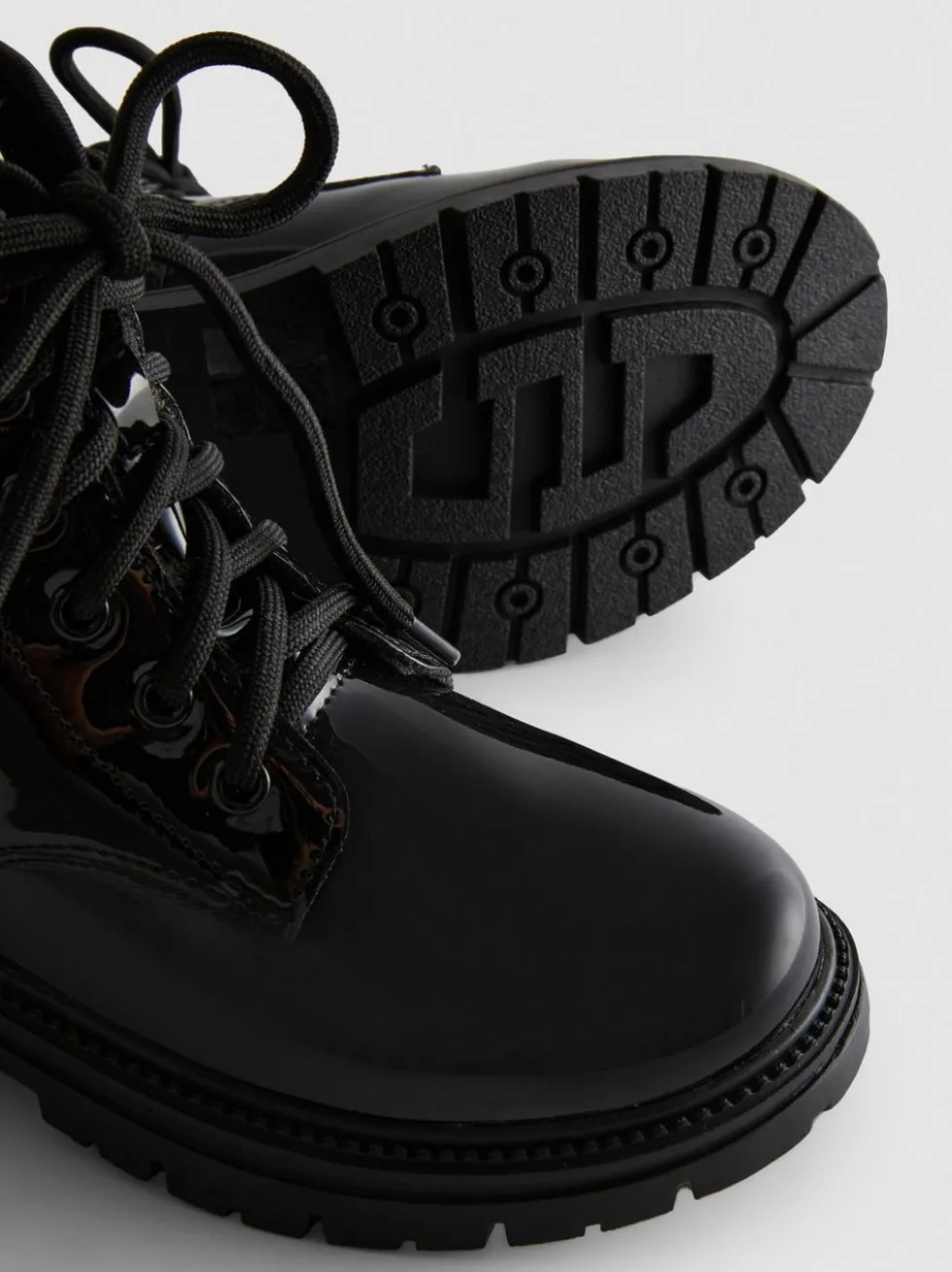Schnürstiefeletten