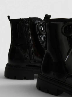 Schnürstiefeletten