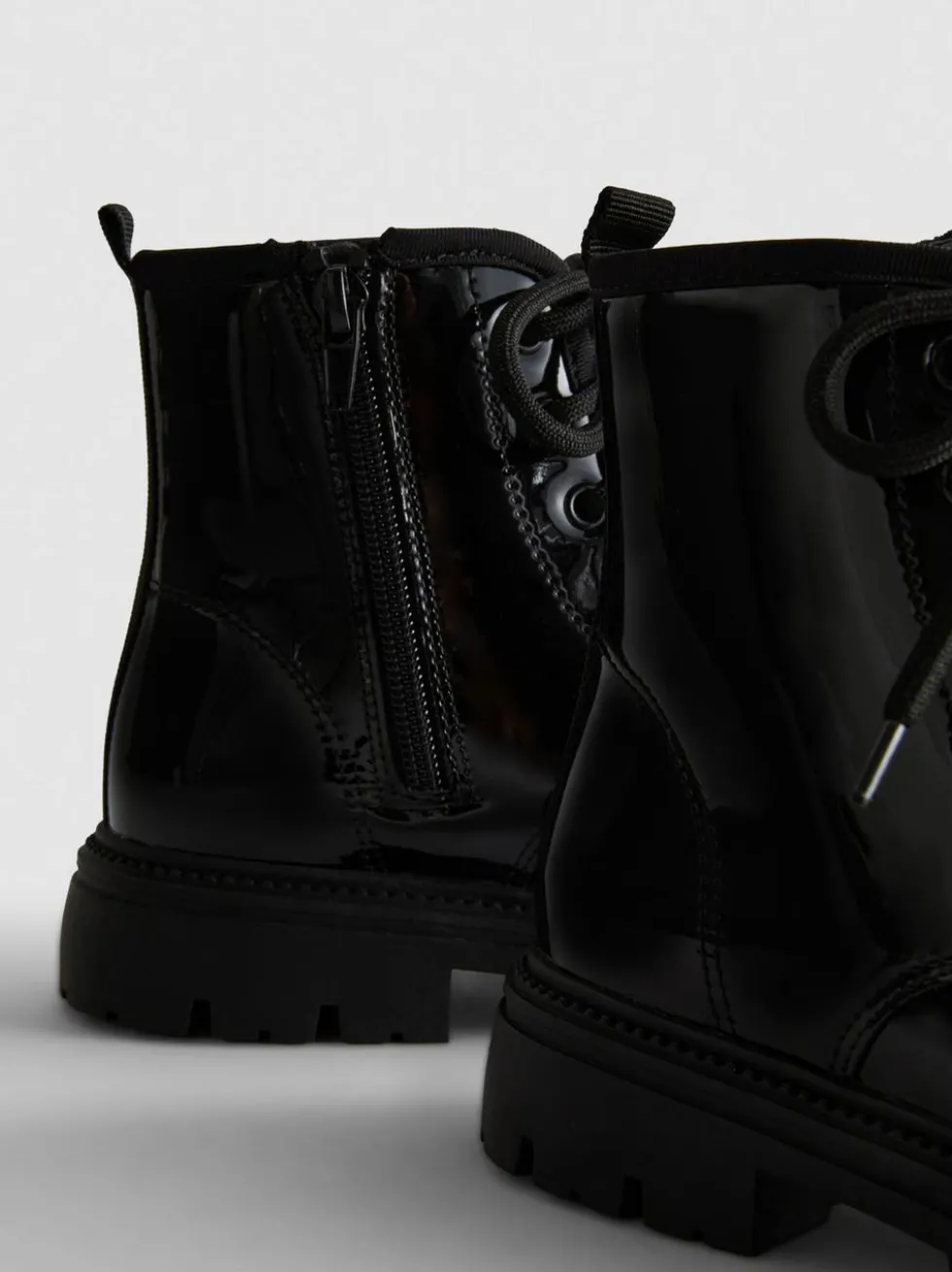 Schnürstiefeletten