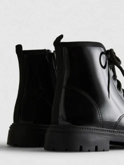 Schnürstiefeletten