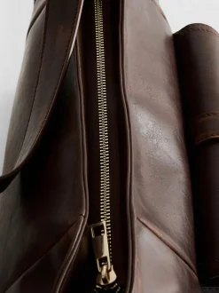 Schultertasche mit Fächern und Schnalle