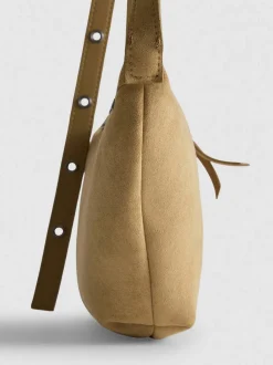 Schultertasche mit Nieten