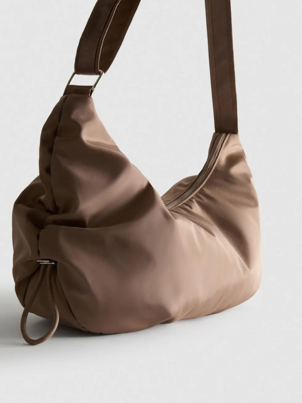 Schultertasche mit Raffung